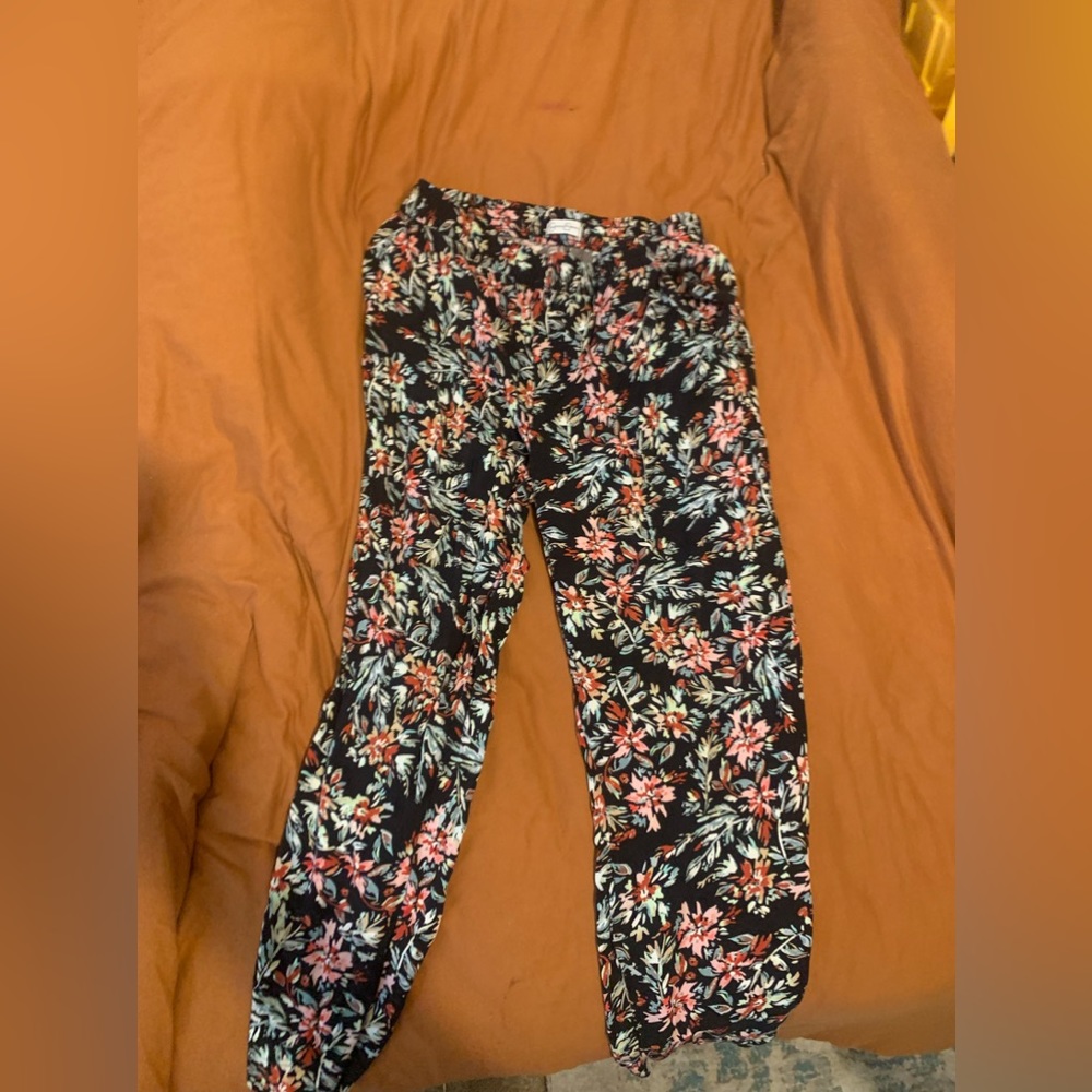 Jessica Simpson size medium comfort pants with pockets